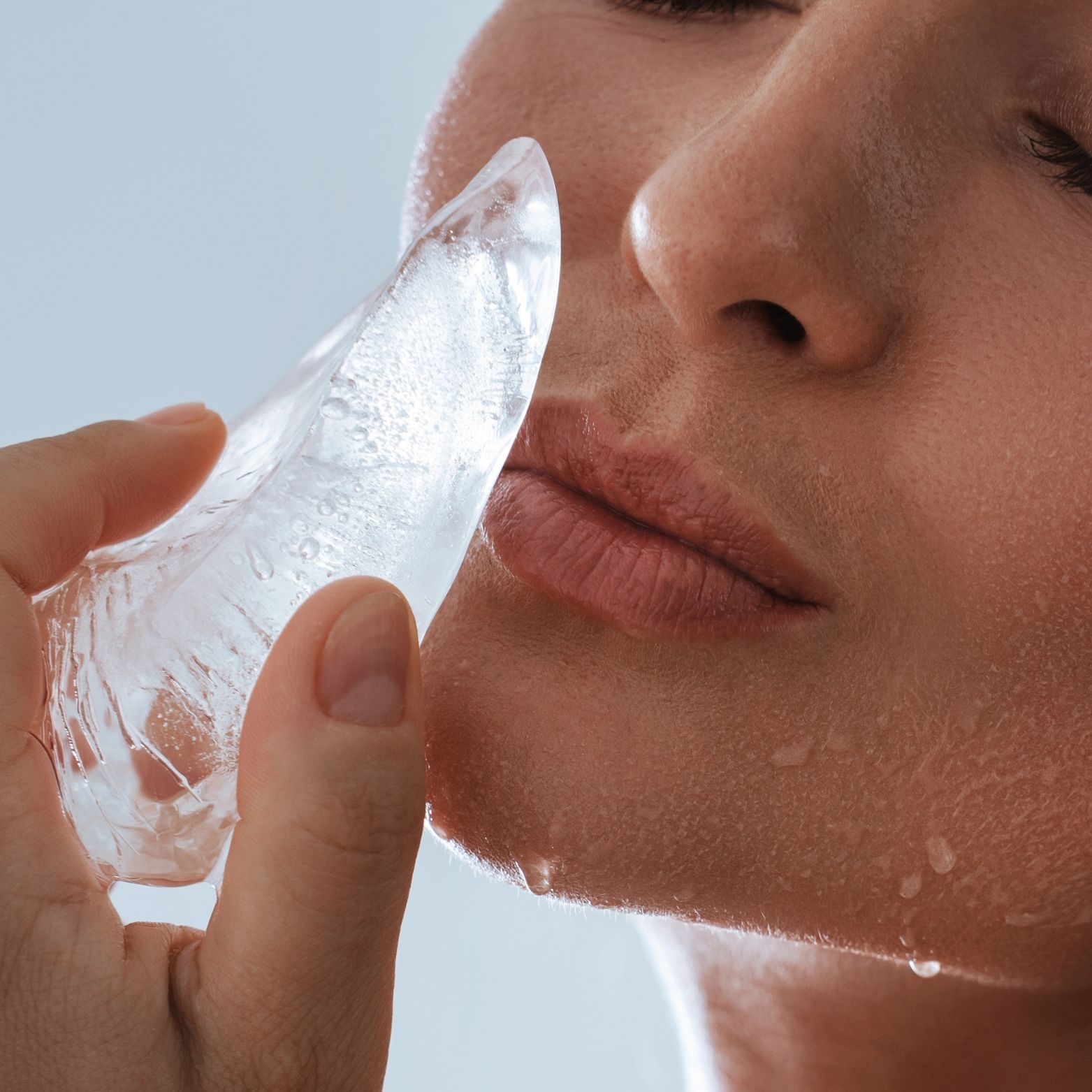 Benefits-of-ice-on-face