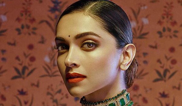 Navratri Special: Sleek and Elegant Hairdo for Dandiya Day 7