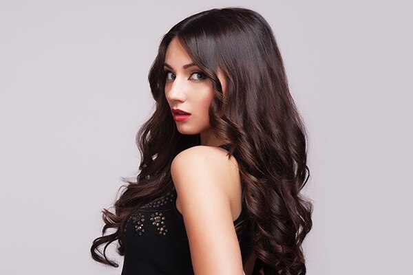 Spruces up dry hair Spruces up dry hair