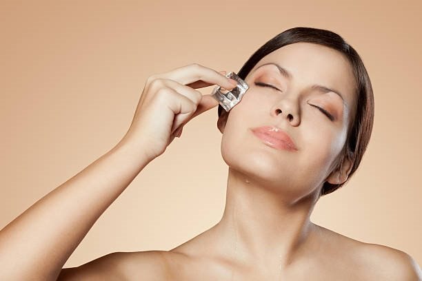 monsoon makeup tips brunette woman blush mirror monsoon makeup tips brunette woman blush mirror