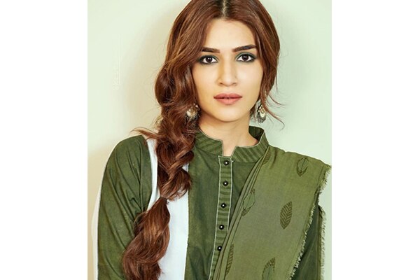 kriti sanons steal worthy hairstyles for panipat promotions kriti sanons steal worthy hairstyles for panipat promotions