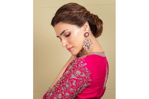 kriti sanons steal worthy hairstyles for panipat promotions kriti sanons steal worthy hairstyles for panipat promotions
